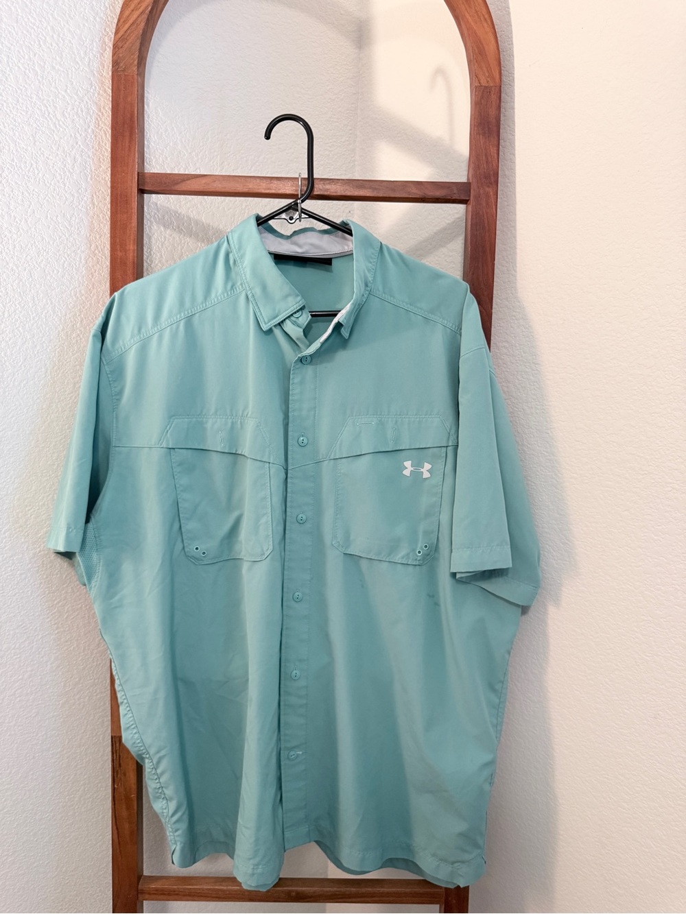 Under Armour Men’s Short Sleeve Button-Down Shirt in Seafoam